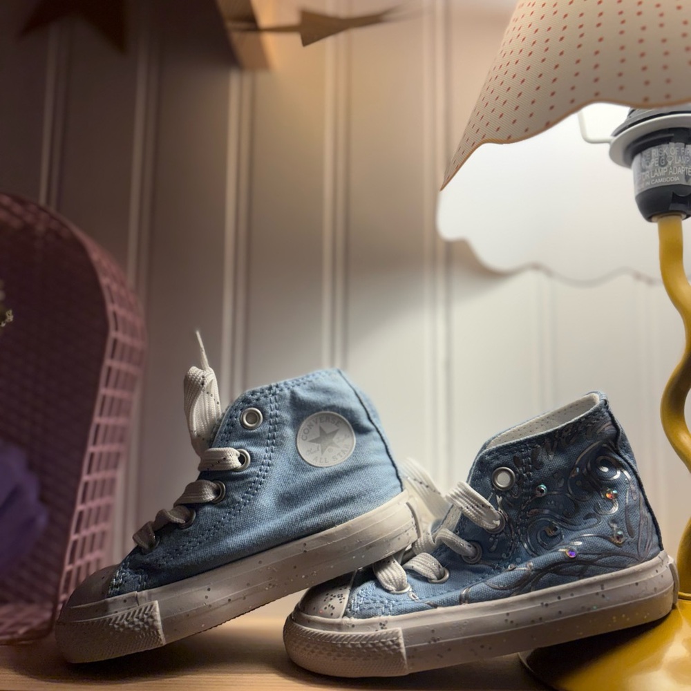 Toddler size 5 Light Blue High-Top Converse Sneakers ✨